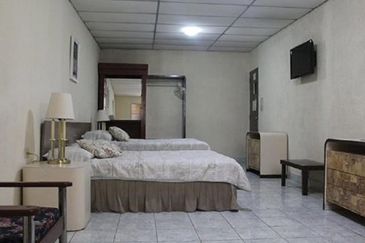 Room 11 of 80