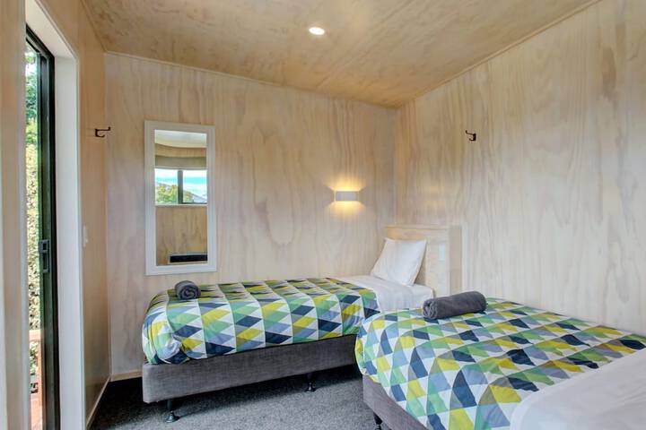 Room 16 of 170