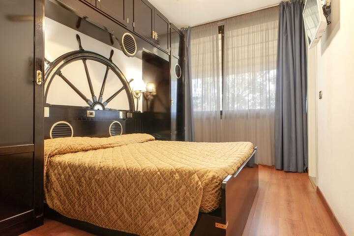 Room 10 of 30
