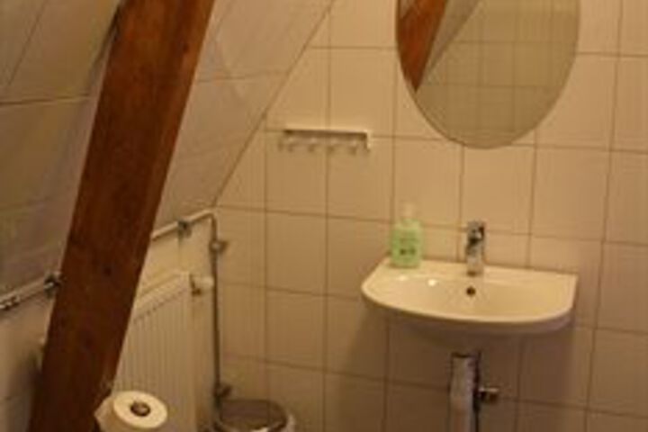 Room 3 of 43