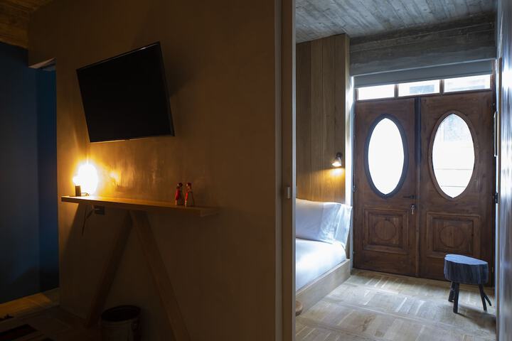 Room 18 of 48
