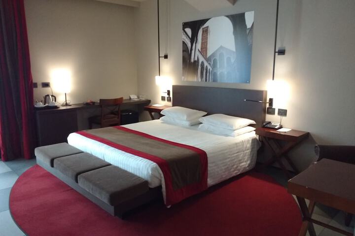 Room 9 of 93