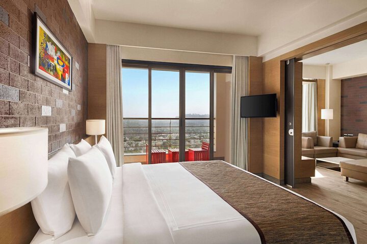 Room 27 of 61