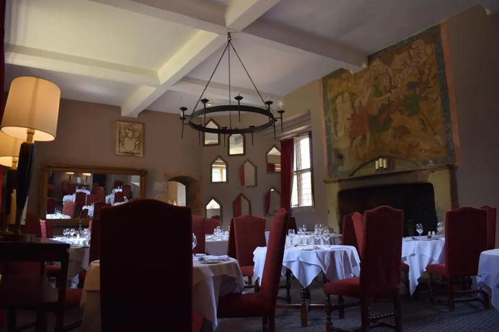 Dining 17 of 18