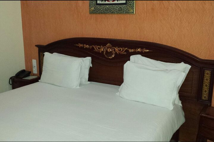 Room 8 of 34