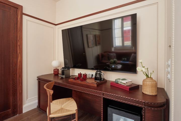Room 27 of 48