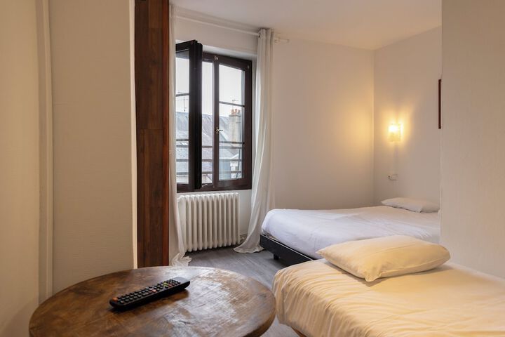 Room 12 of 26