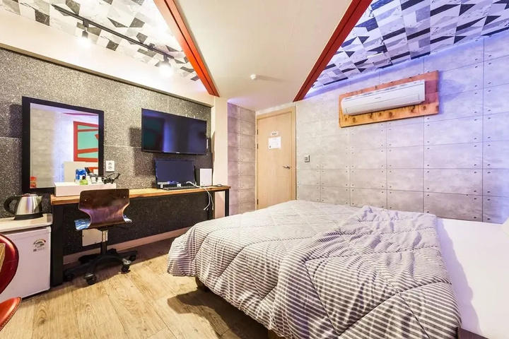 Room 37 of 42