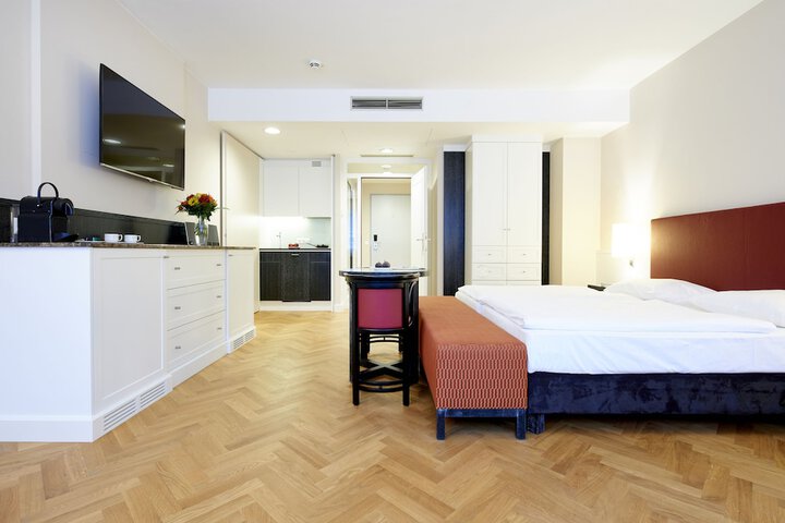 Room 6 of 63