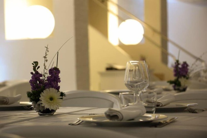 Dining 32 of 46