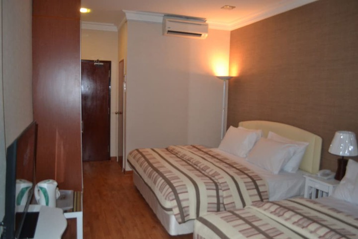 Room 12 of 26