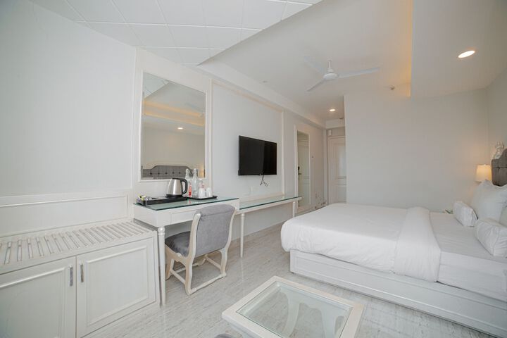 Room 10 of 76