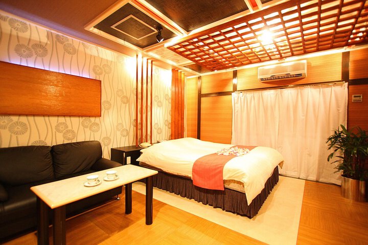 Room 9 of 14