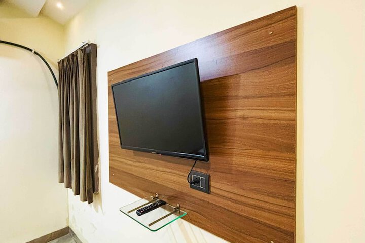 Room 32 of 50