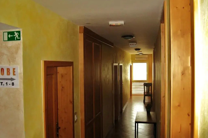 Room 10 of 15