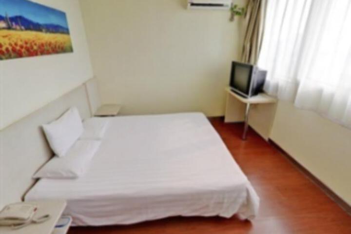 Room 1 of 8