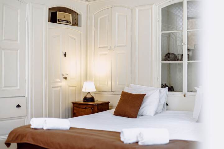 Room 5 of 182