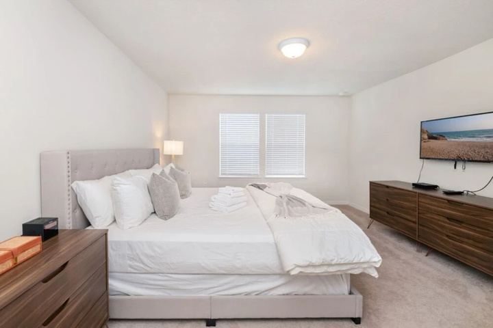 Room 5 of 24