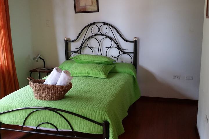 Room 5 of 33