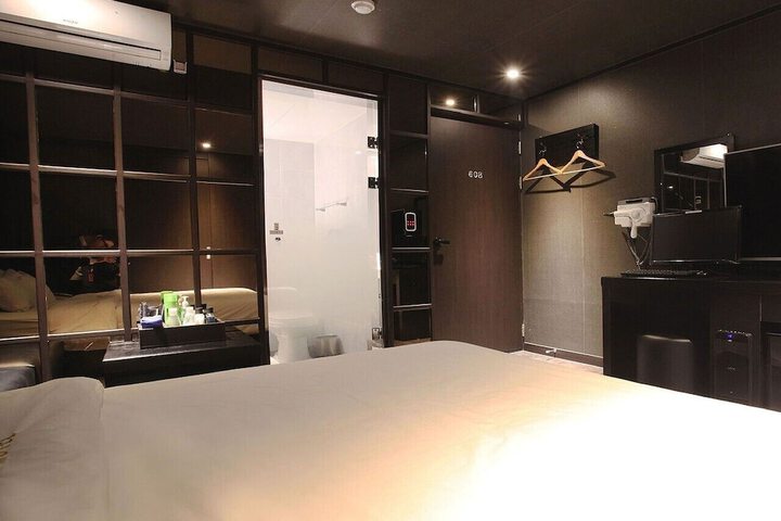 Room 16 of 21