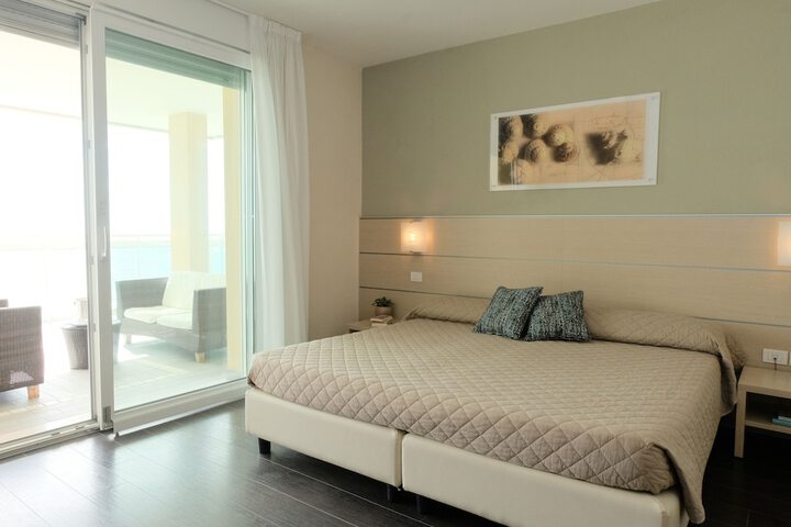 Room 52 of 154