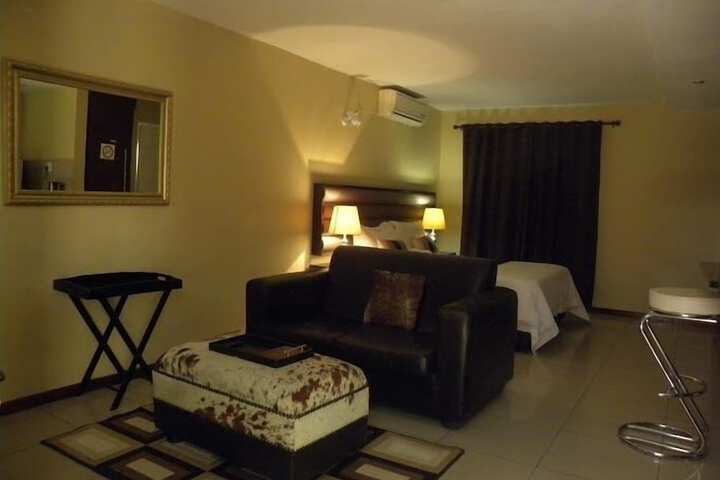 Room 6 of 17