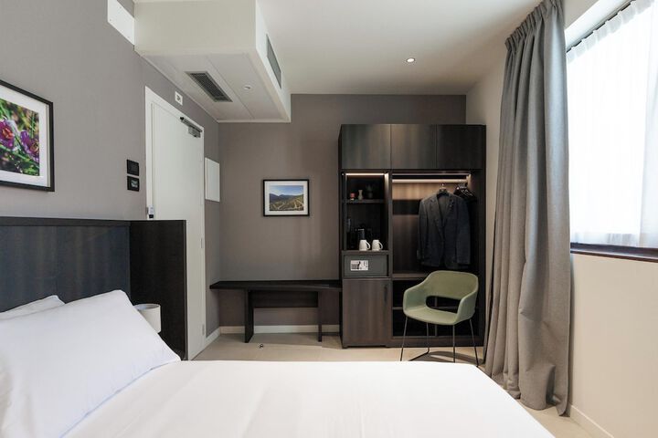 Room 59 of 106