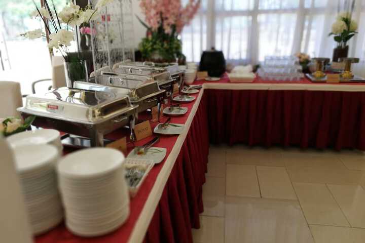 Dining 24 of 32