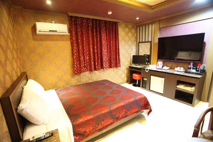 Room 3 of 14