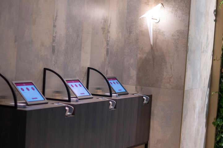 Check-in/check-out kiosk
