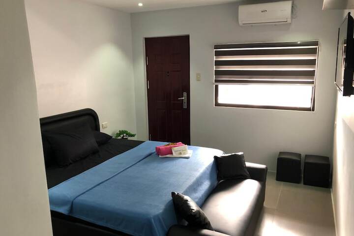 Room 12 of 32