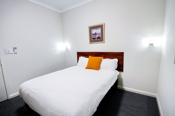 Room 15 of 40