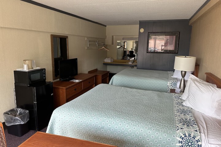 Room 9 of 20