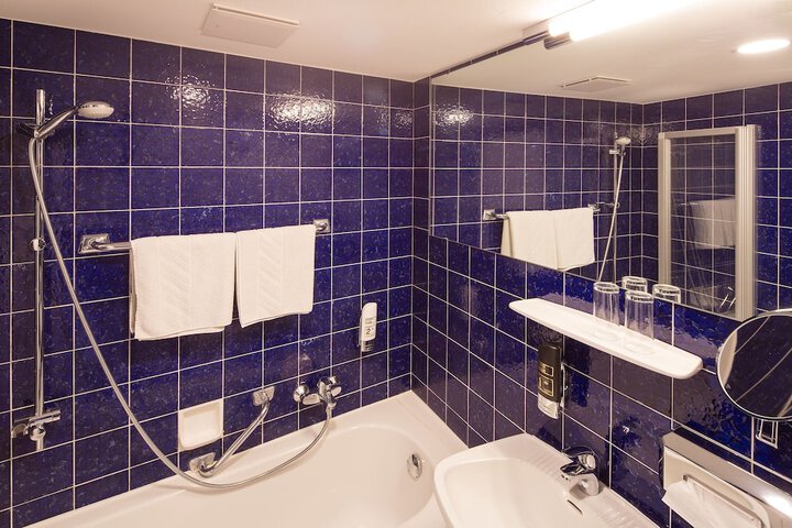 Room 12 of 38