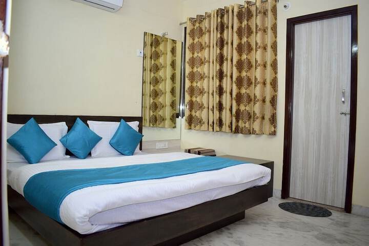 Room 2 of 14