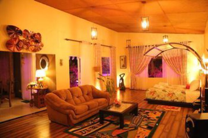 Room 17 of 37