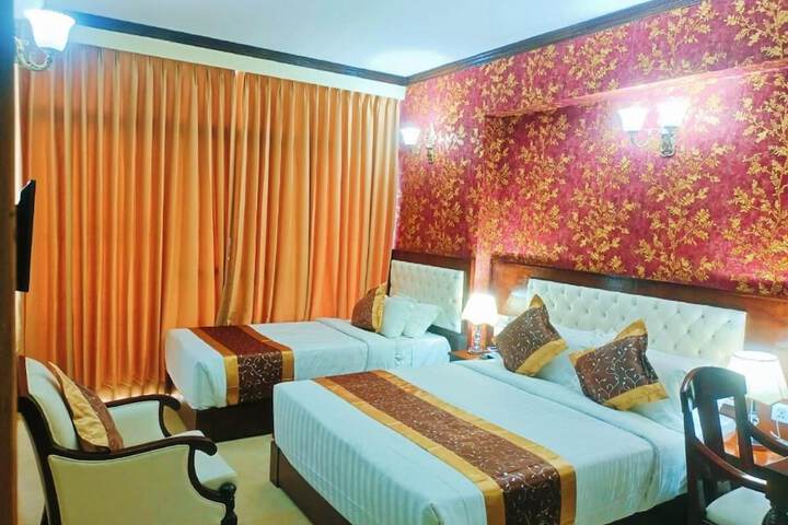 Room 5 of 9