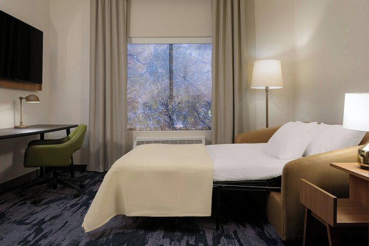 Room 10 of 29
