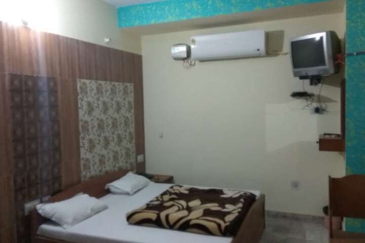 Room 27 of 36