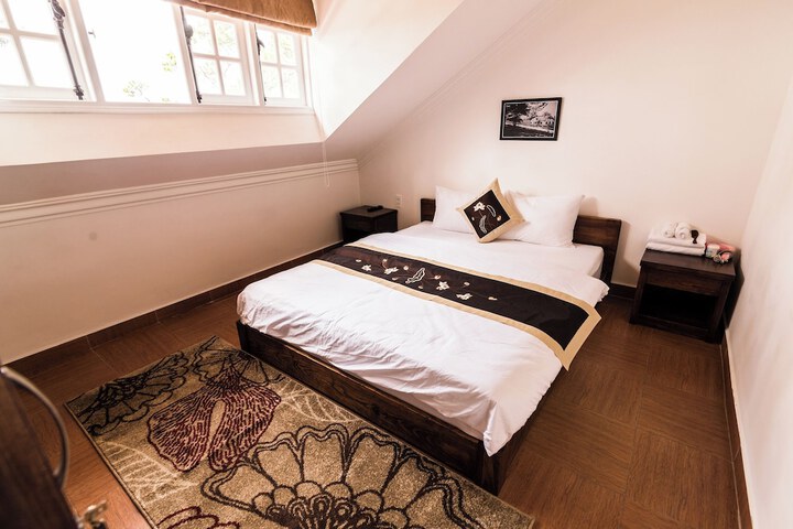 Room 33 of 82