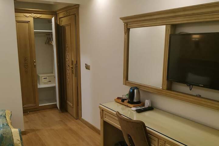 Room 22 of 67