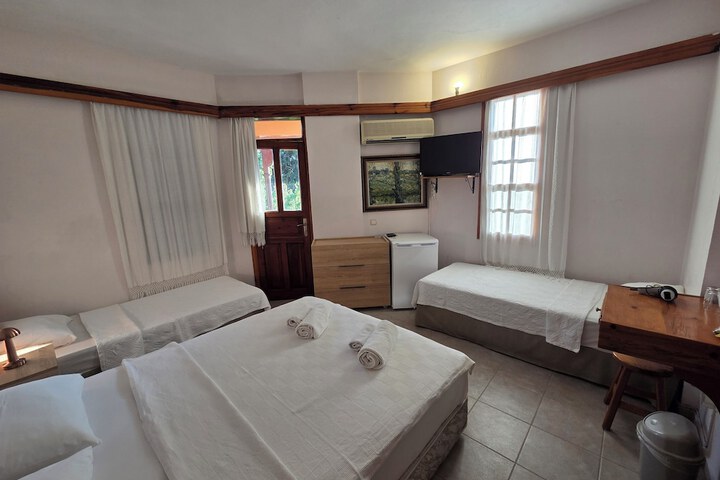 Room 9 of 38