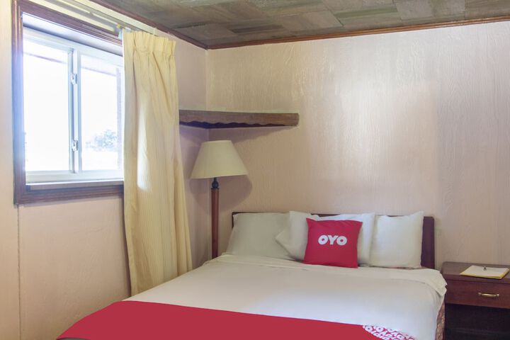 2 Queen Beds (1 of 13)