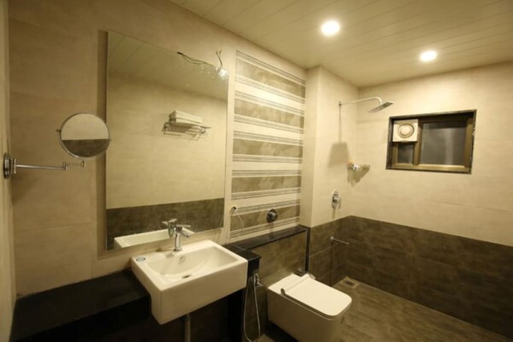 Room 8 of 10