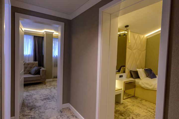 Room 12 of 104