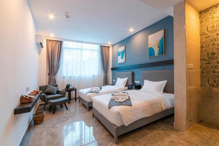 Room 9 of 38