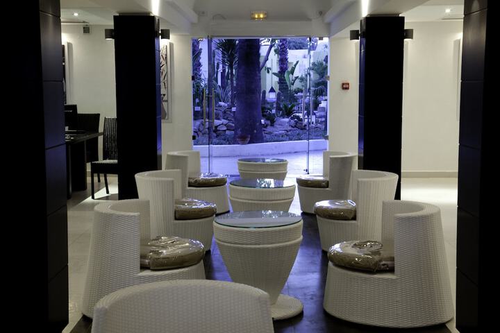 Entrance & Lobby