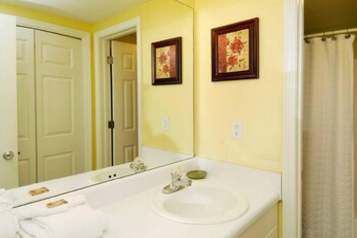Room 40 of 200