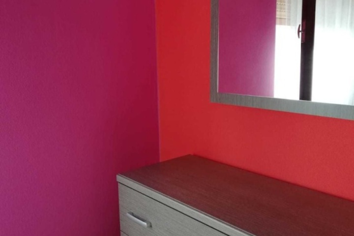 Room 2 of 10