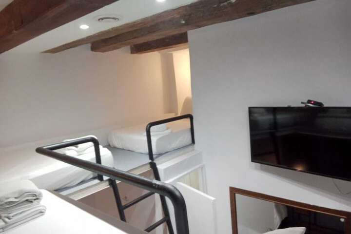 Room 20 of 33